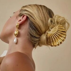 Anthropologie Gold Sculpted Shell Hair Clip